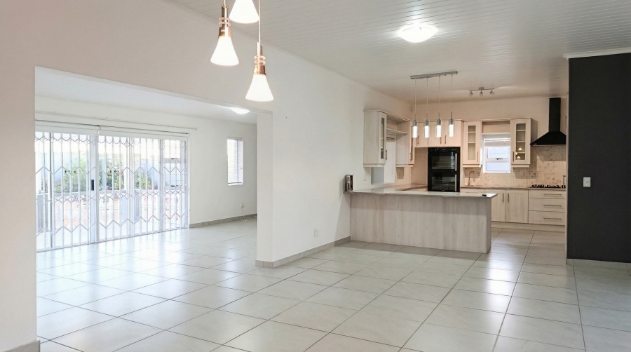 To Let 4 Bedroom Property for Rent in Oceanview Heights Western Cape